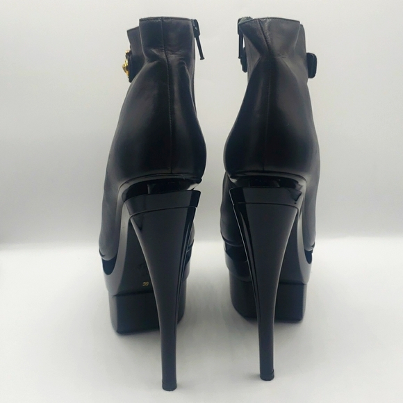 VERSACE BLACK LEATHER WITH GOLD JEWELRY SIZE 39 NEW CONDITION 100% AUTHENTIC - Picture 16 of 16